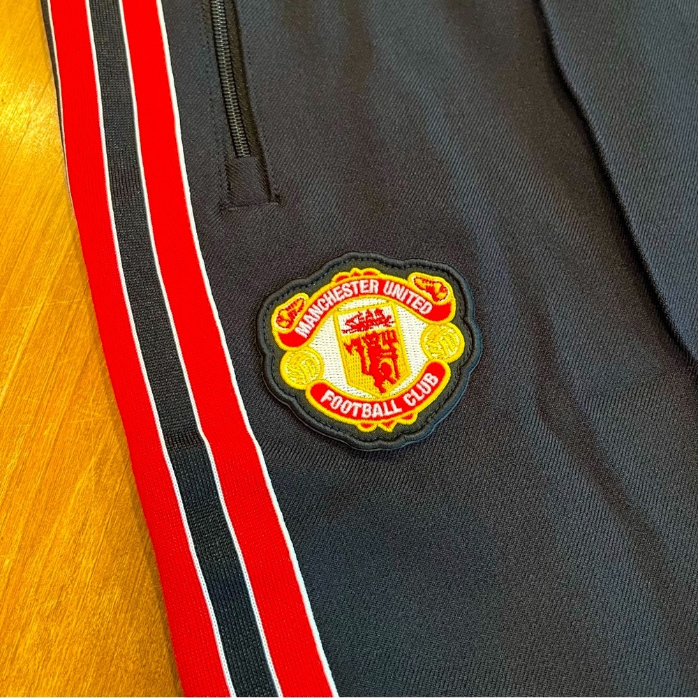 ADIDAS Manchester United Track Suit - Picture 12 of 14